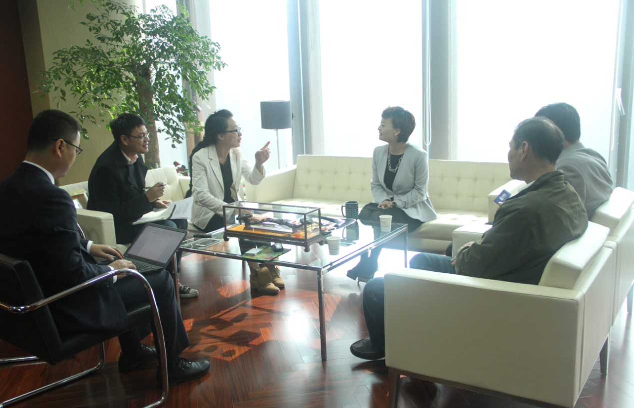 UG环球物业董事长韩芳女士接受西湖区物业管理协会专访